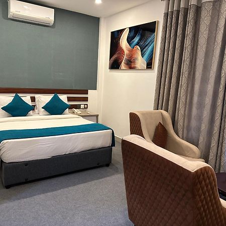 Elegant Hotel Канді Екстер'єр фото