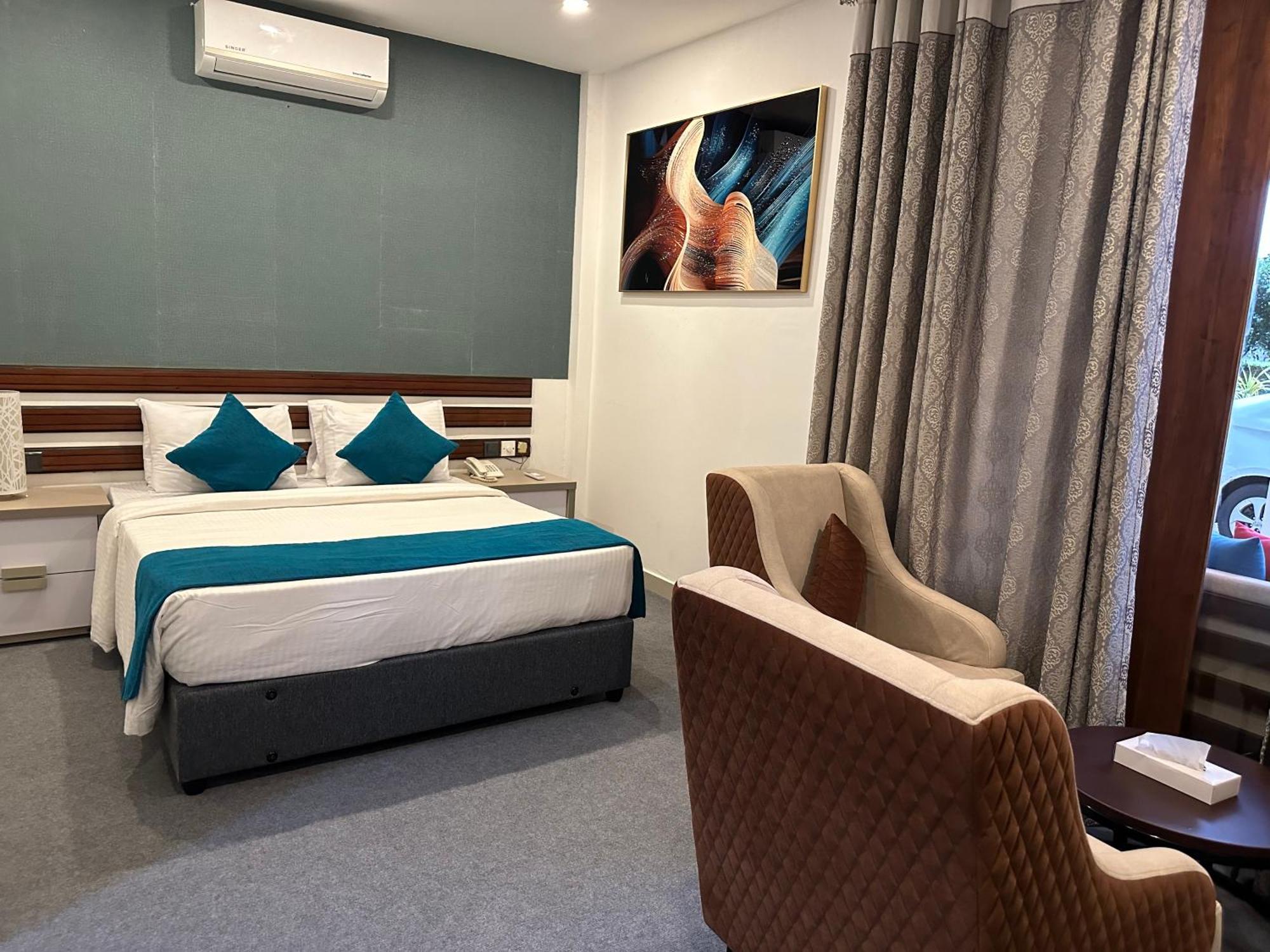 Elegant Hotel Канді Екстер'єр фото